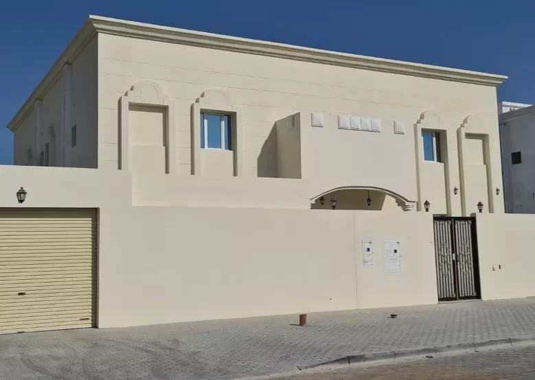 Commercial Propriété prête U / f Villa autonome  a louer au Al-Sadd , Doha #9132 - 1  image 